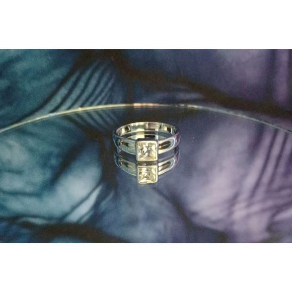 Swarovski Elements - Size 7.75 - Silver tone ring as pictured - Picture 4 of 8